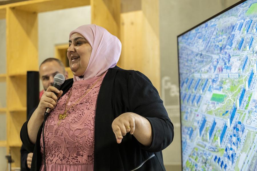 Randa Radwan fra Bydelsmødrene til debatarrangement på Gellerup Bibliotek