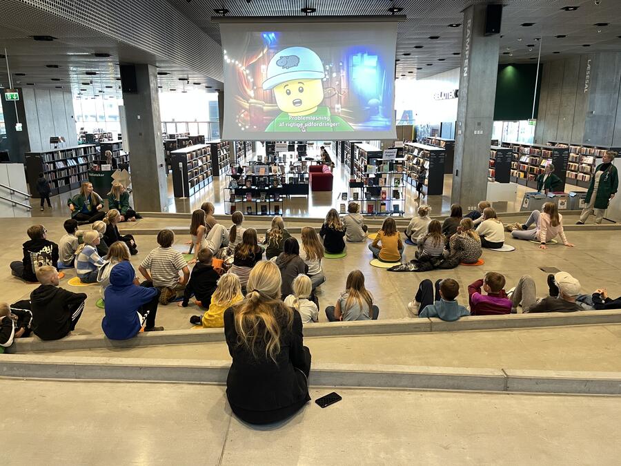 Skoleklasse til Build the Change-workshop